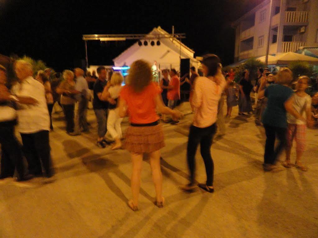 Aparthotel Marina Gromela Mirce Zewnętrze zdjęcie